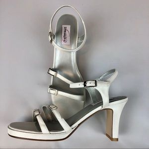 Dyeables Sangria White Sparkle SZ 10 Strappy Heels